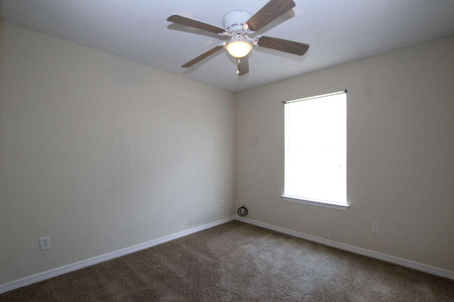 Building Photo - Pet Friendly 4BR Near NAS, Beaches & More!...