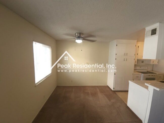 Building Photo - Spacious Rosemont Area 2bd/1ba Condo - Great Price!