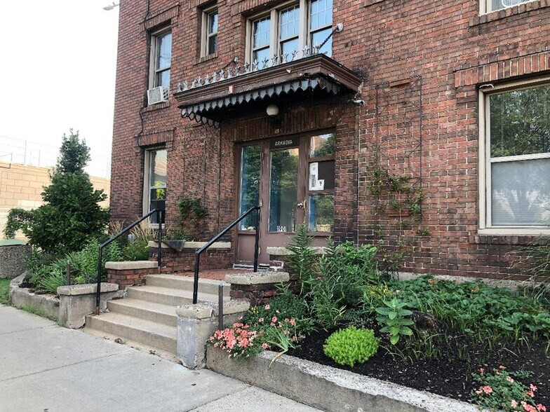 Building Photo - 1901 Lyndale