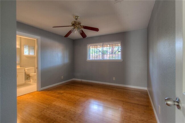 Building Photo - 4705 Oldfort Hill Dr