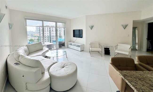 Building Photo - 20000 E Country Club Dr