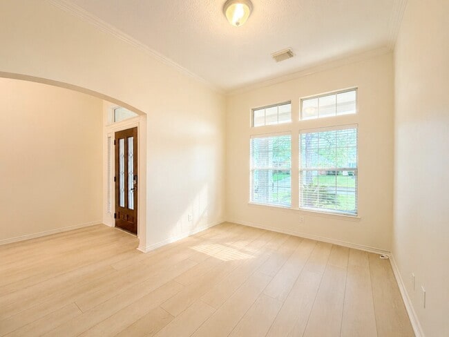Building Photo - 3043 Summercrest Dr