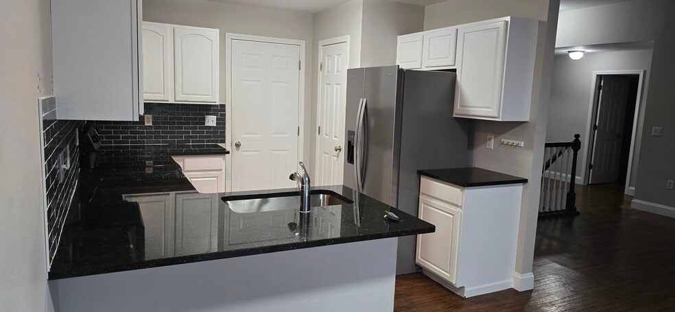 Building Photo - 1708 Apple Ln