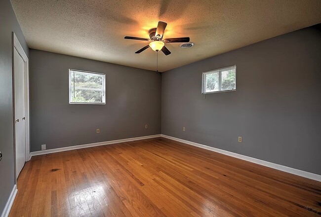 Building Photo - 311 Redstone Dr