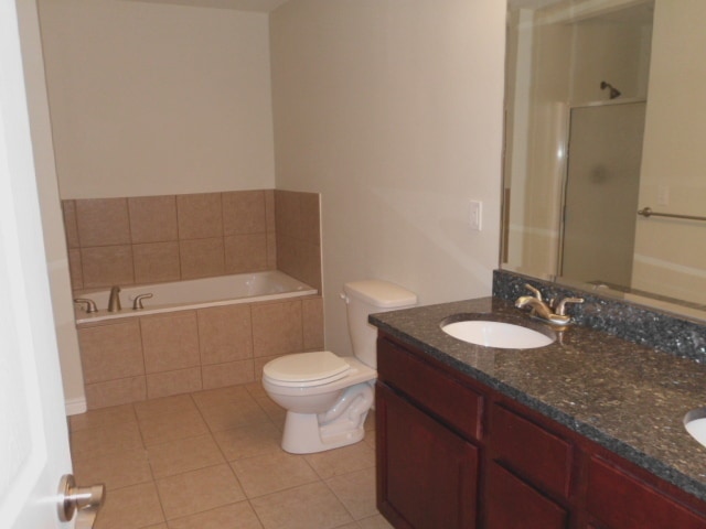 Building Photo - Spacious Townhome