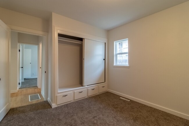 Building Photo - 1731 E Sanson Ave