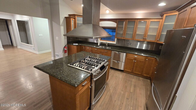 Building Photo - 3204 Fairmont Ave