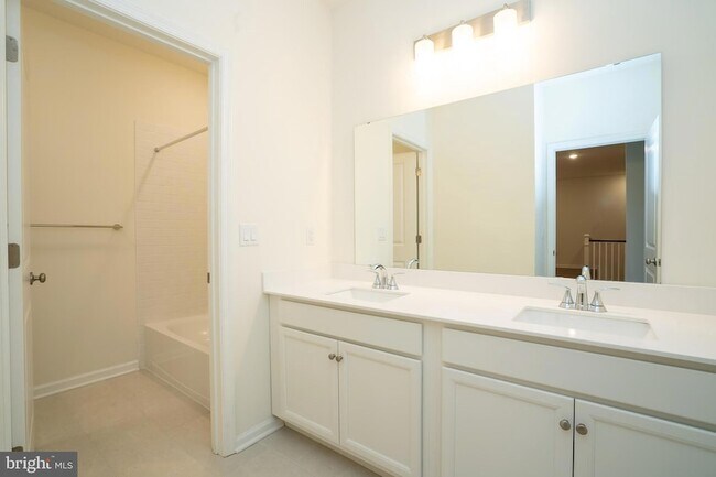 Building Photo - 3403 Jordan Dr