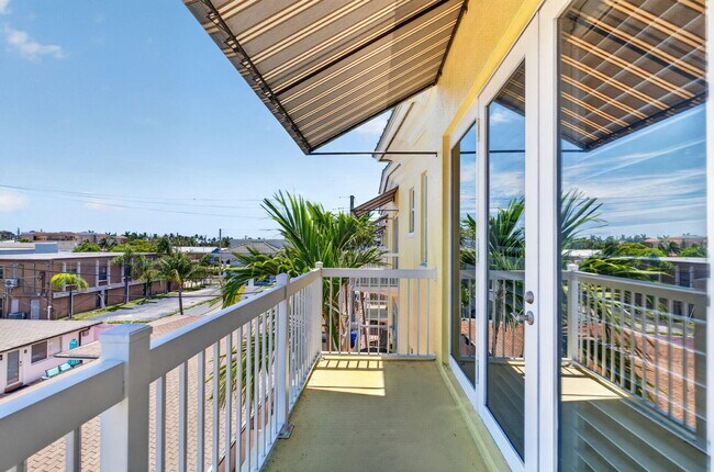 Building Photo - 4332 Sea Grape Dr