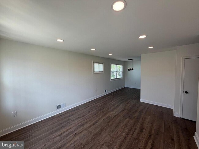 Building Photo - 3207 Gartside Ave