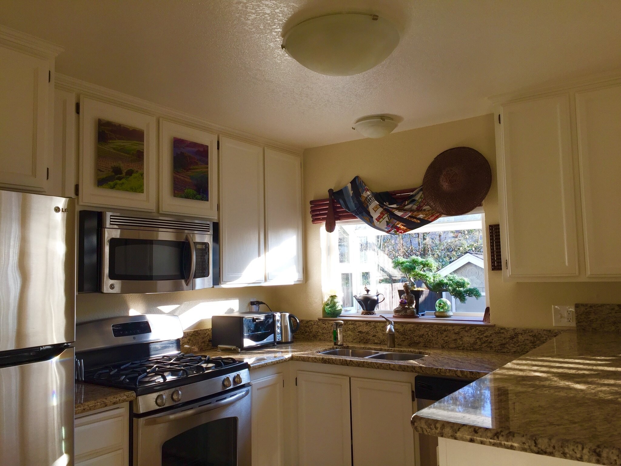 Building Photo - 904 Bond Pl