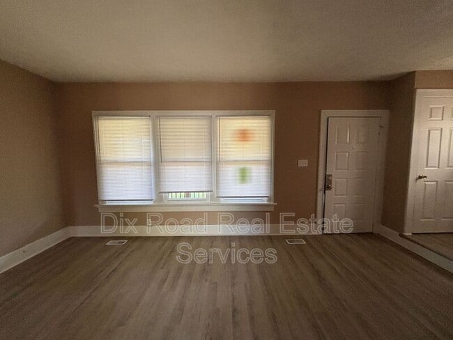 Building Photo - 217 Fernwood Ave