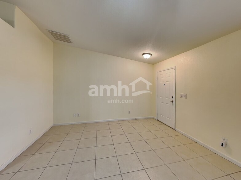 Building Photo - 3090 SW Boxwood Cir