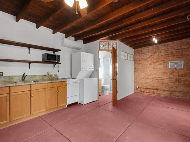 Building Photo - Charming Mission Style Home with Guest House & One Block from Arizona Inn
