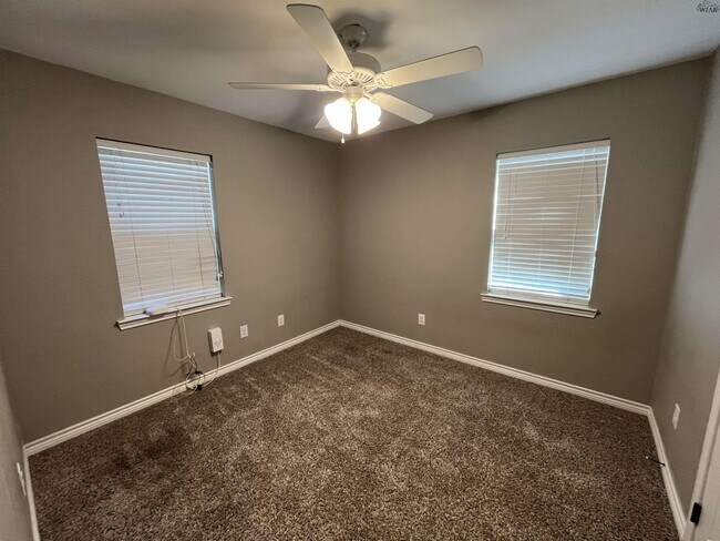 Building Photo - 2908 Featherston Ave