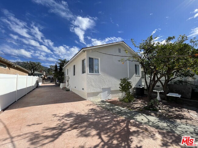 Building Photo - 10631 Tinker Ave