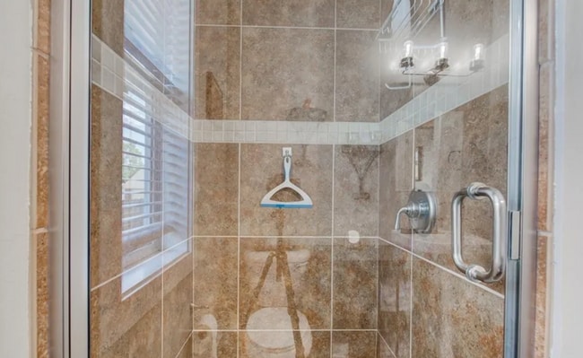 Building Photo - Charming 5-Bedroom Family Home for Rent in...