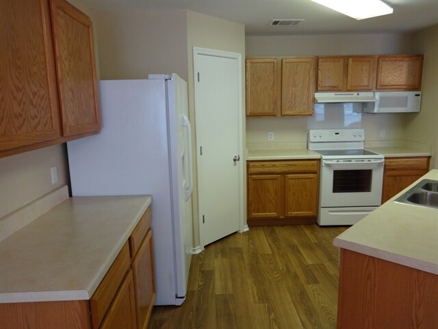 Building Photo - 719 Lavaca Loop