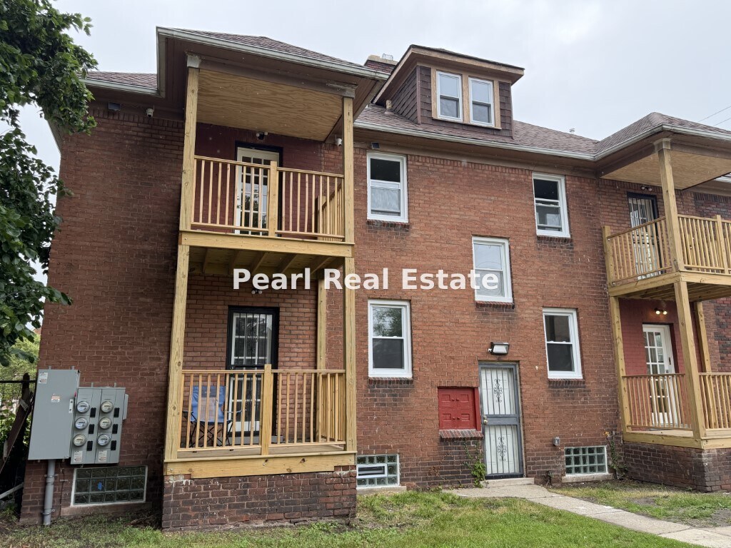 Building Photo - 18903 Santa Rosa Dr