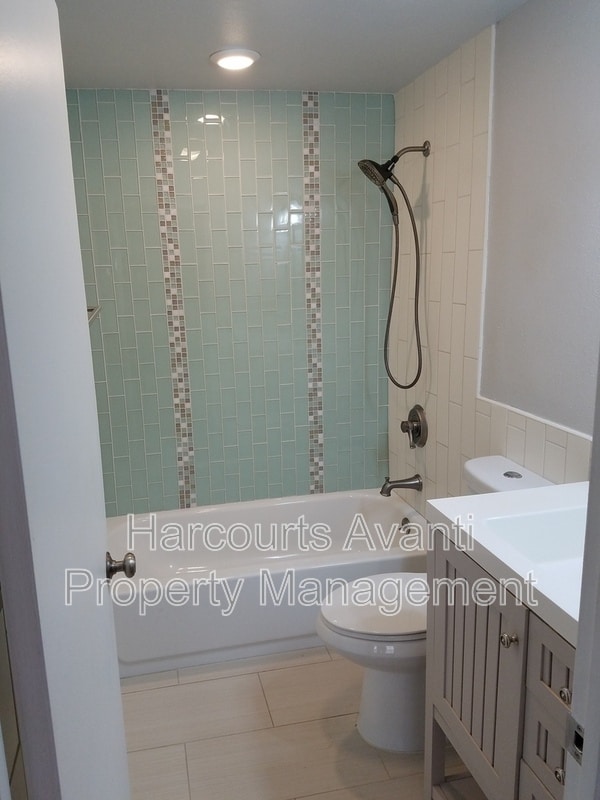 Building Photo - 8125 Los Sabalos St