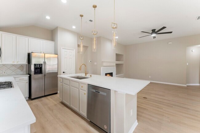 Building Photo - 99 E Foxbriar Forest Cir