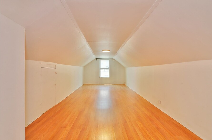 Building Photo - 166 Saint Pauls Ave