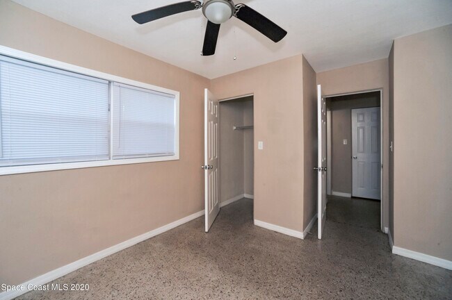 Building Photo - 1420 Avocado Ave
