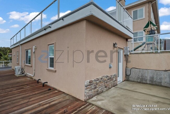 Building Photo - 24518 Karina St