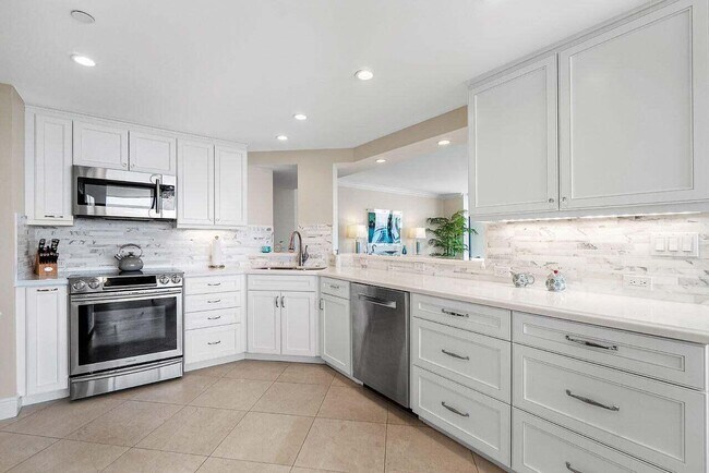 Building Photo - 5080 N Ocean Dr