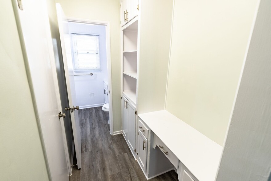 Interior Photo - 7056 Lanewood Ave