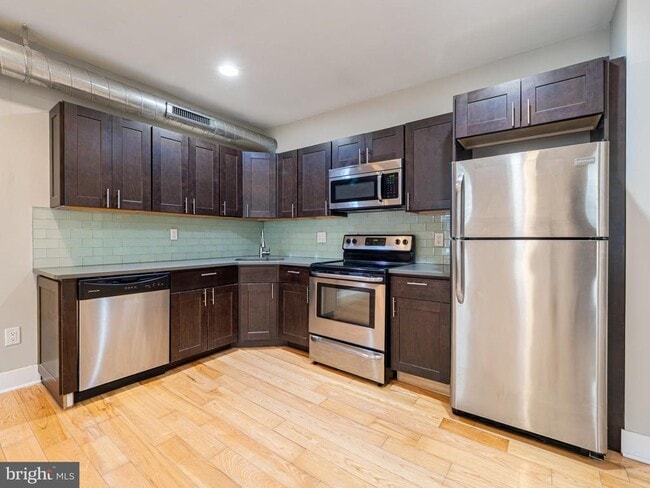 Building Photo - 113 Gay St