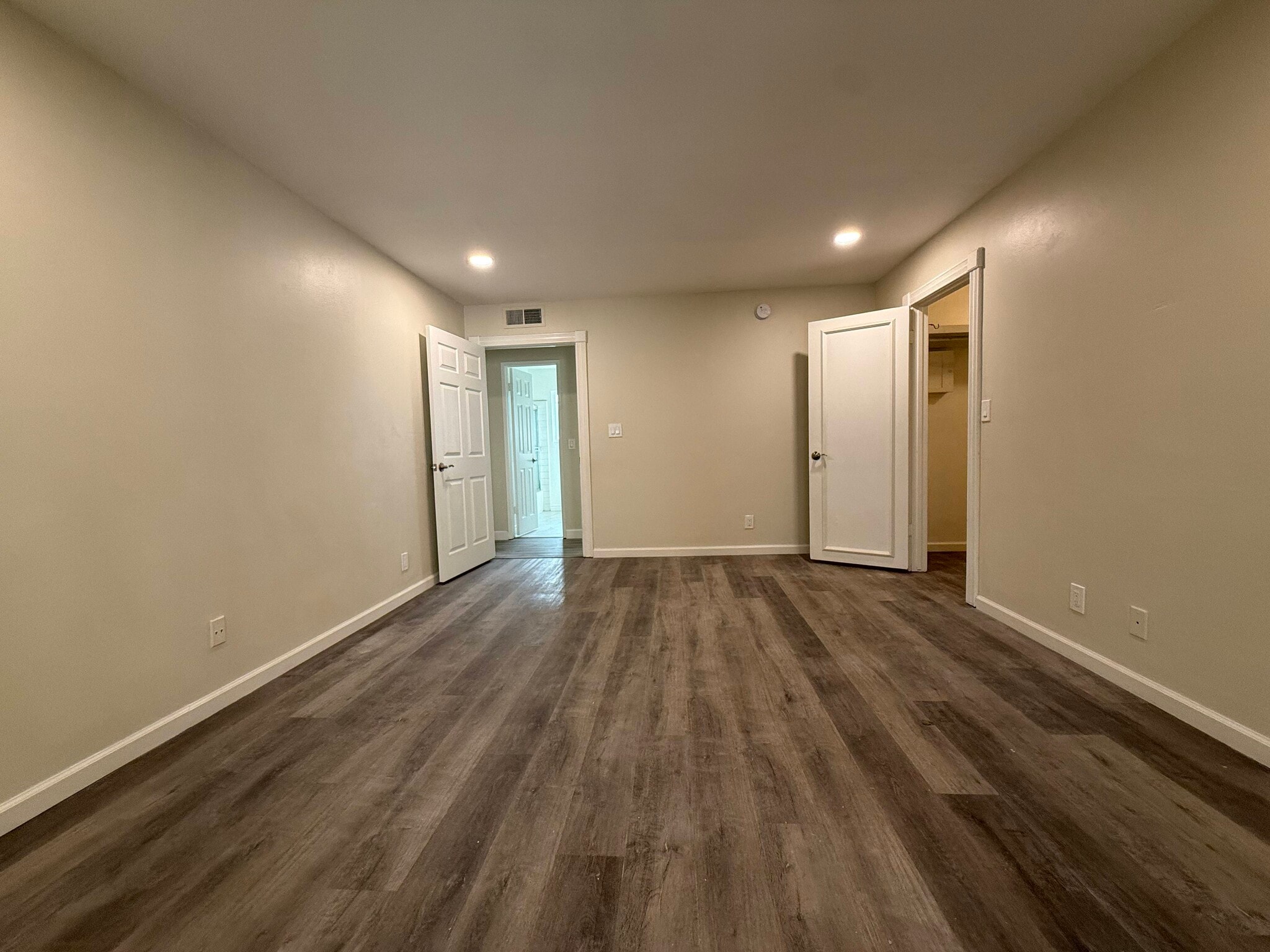 Master bedroom - 5343 Lemp Ave
