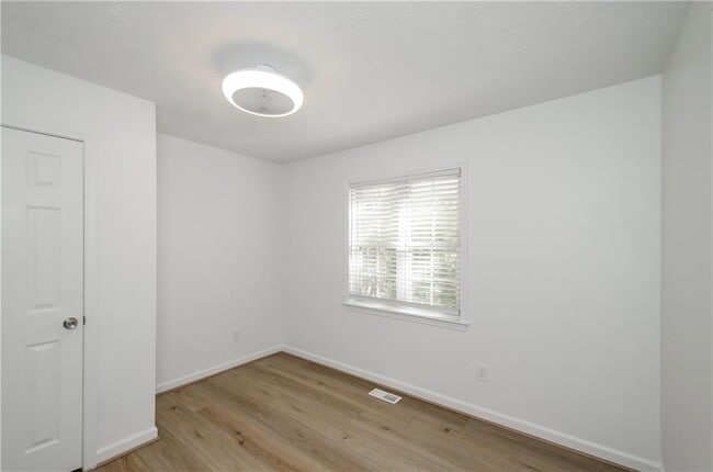 Building Photo - 2470 Cambridge Hills Rd