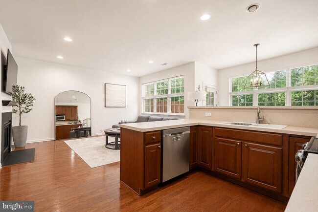 Building Photo - 12 Scarlet Oak Dr