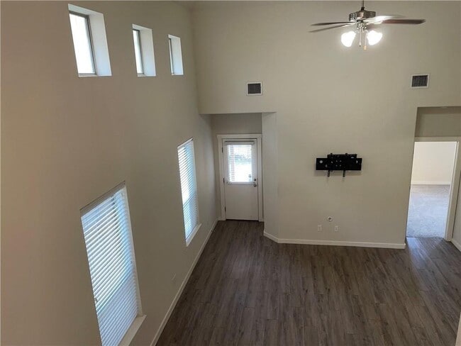 Building Photo - 2001 Faro Dr