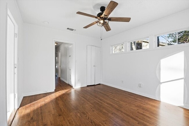 Building Photo - 6417 Darwood Ave