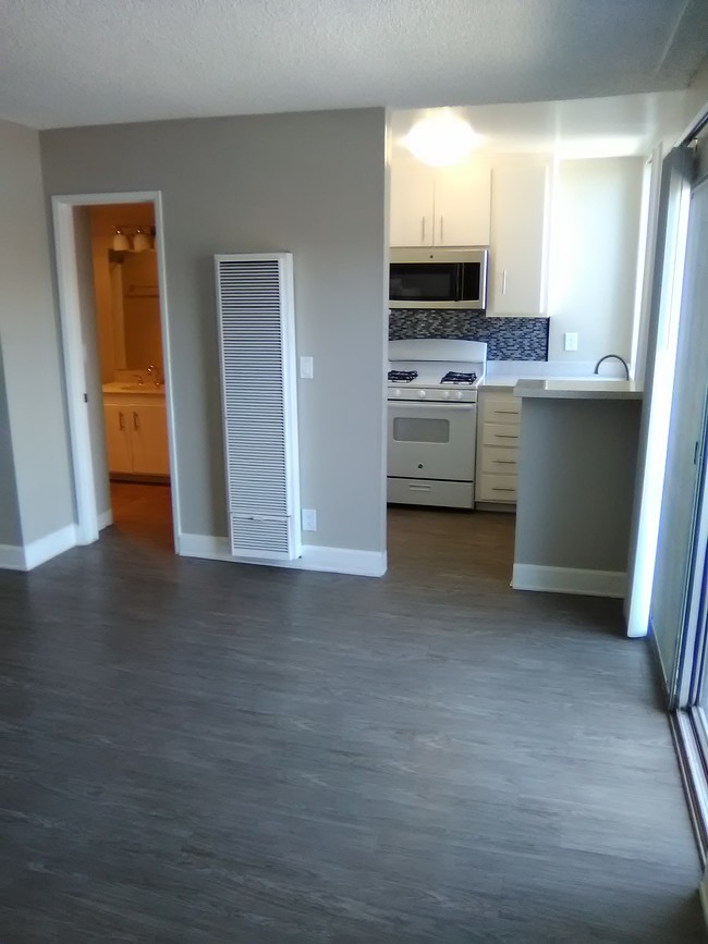 Kitchen - Azul Apartments