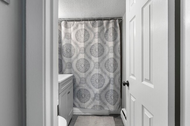 Building Photo - 99 Cluff Crossing Rd