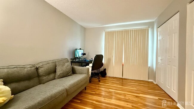 Building Photo - 304 Bromley Pl