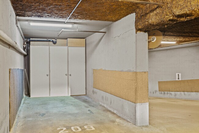 Building Photo - 2621 2nd Ave
