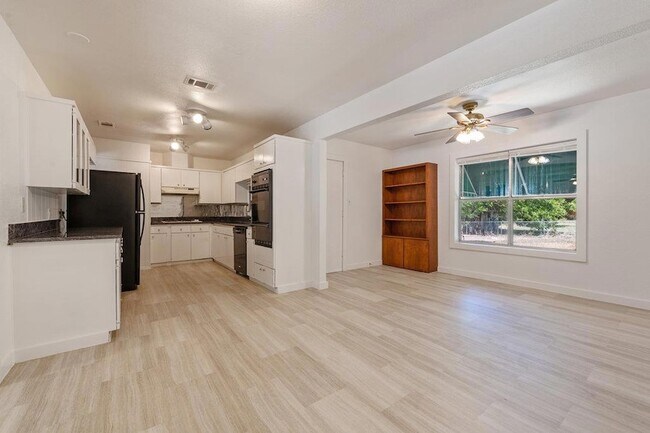 Building Photo - 8908 Capitol Dr