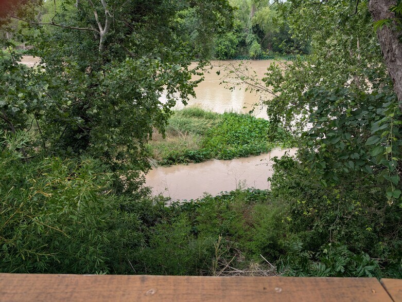 Building Photo - 18120 River Timber Dr
