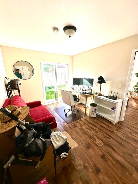 Building Photo - 2101 Sunset Ave