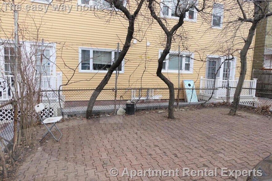 Building Photo - 357 Highland Ave