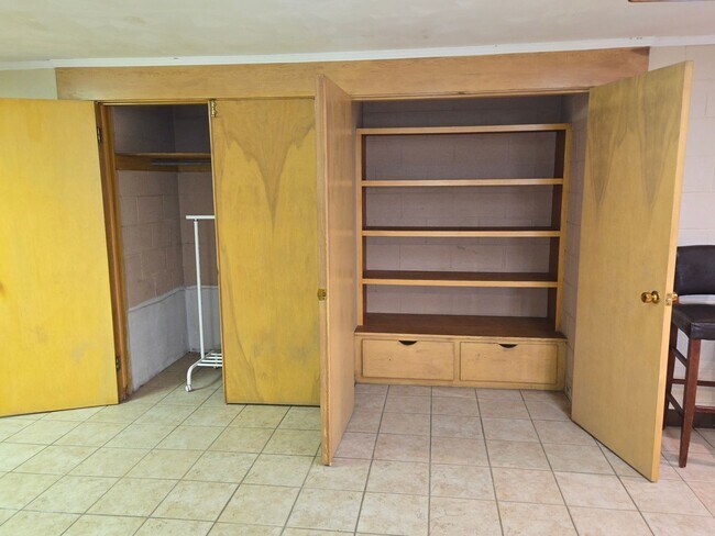 Building Photo - 132 Corll St