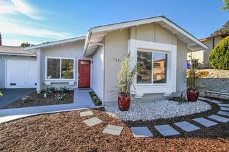 Building Photo - 1643 Peacock Blvd