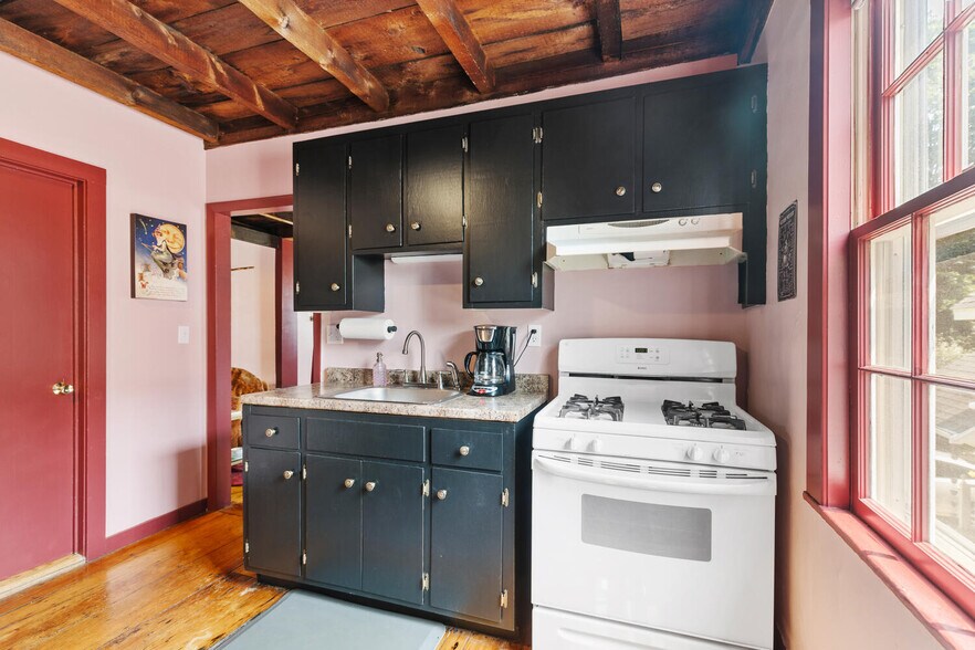 Building Photo - 25 Becket St