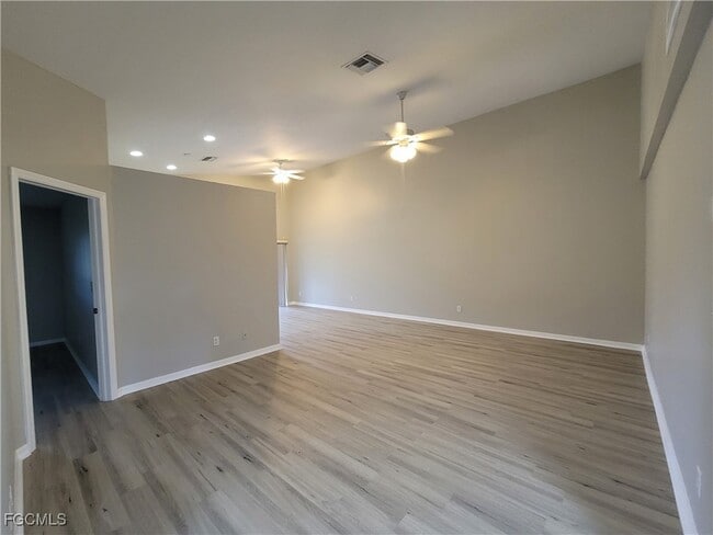 Building Photo - 545 SE 6th Terrace