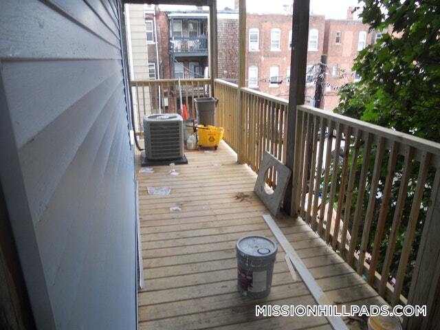 Building Photo - 8 Carmel St