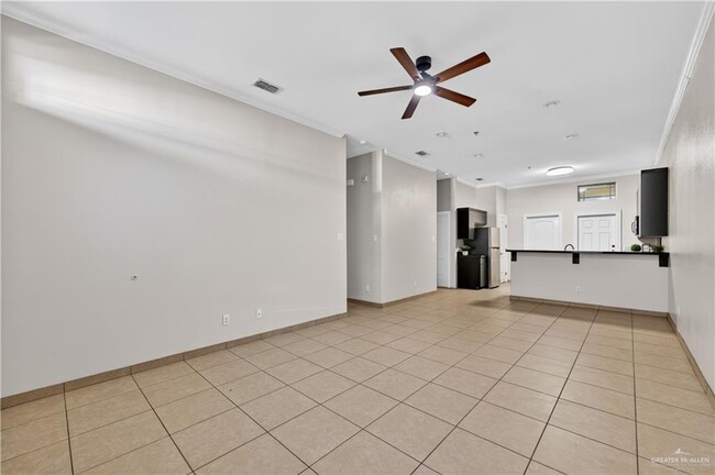 Building Photo - 14 Sprague St W